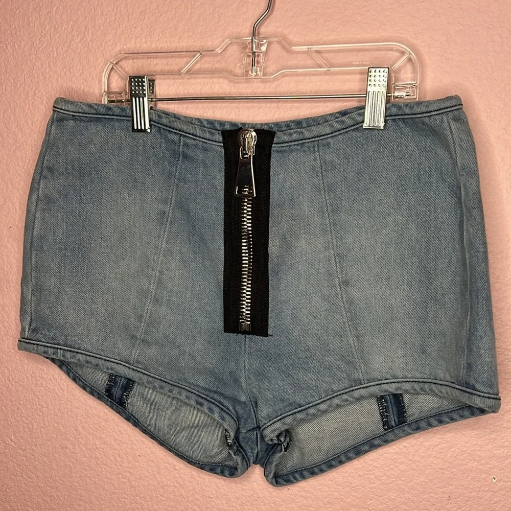 LF Carmar Denim Zip Front Shorts. Size 27